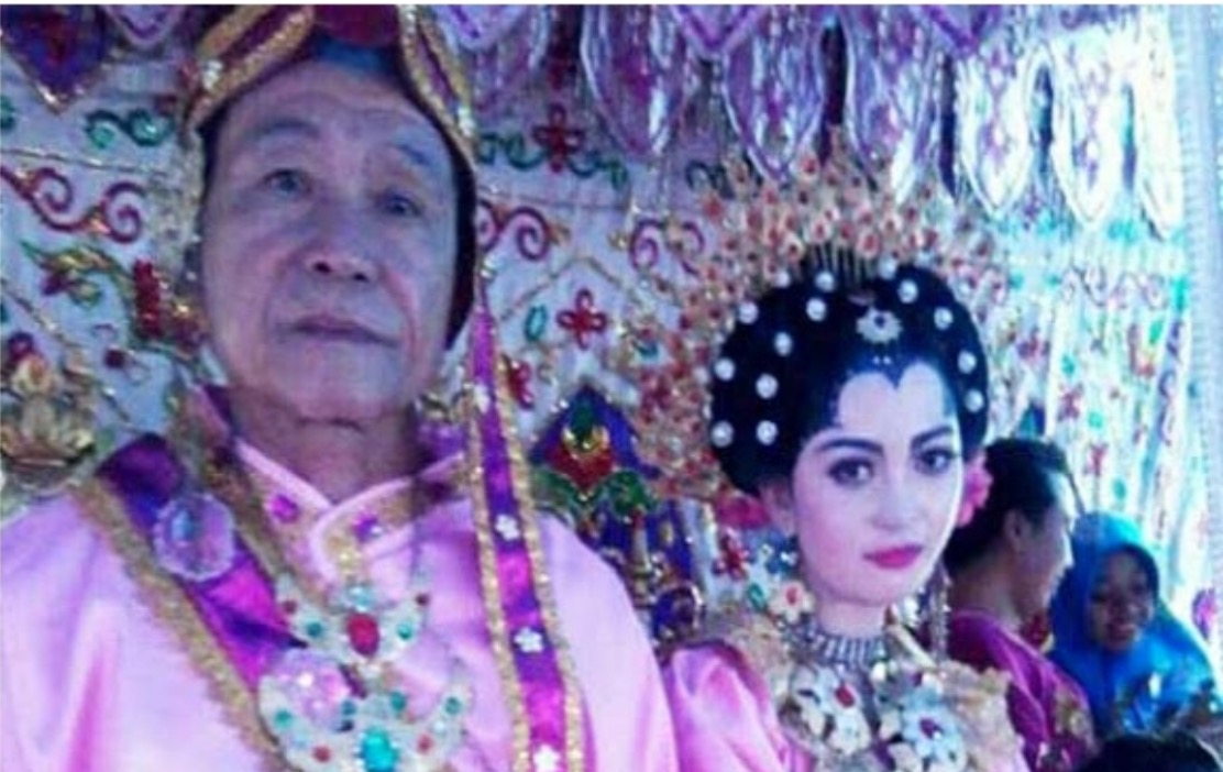 sajagempak.com - Gadis 18 tahun Menolak 10 Lamaran Demi Kahwin Dengan Lelaki 62 Tahun