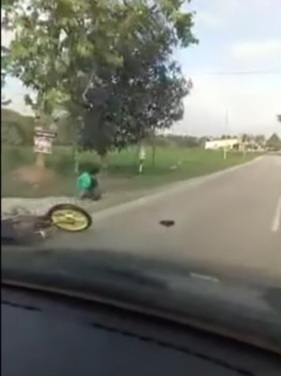 sajagempak.com - Polis Jelaskan Video Tular Pelajar Tak Pakai Helmet Terbabas Ketika Lari Dikejar Polis Trafik