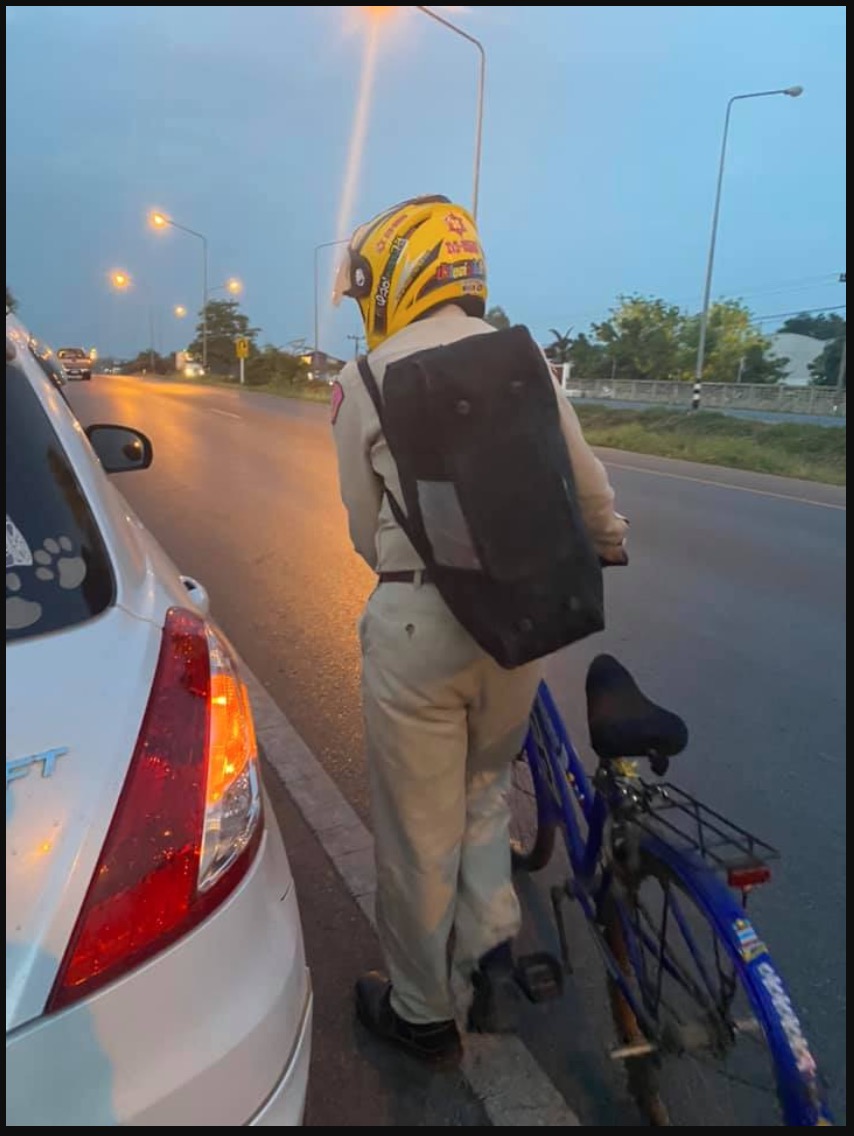 sajagempak.com - Pakcik Tua Diberhentikan Kerja, Terpaksa Kayuh Basikal Beratus Kilometer Untuk Pulang Ke Kampung