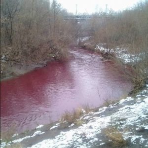 sajagempak.com - 'Sampai Haiwan Pun Tak Berani Datang Dekat..' - Penduduk Gempar Air Sungai Berubah Merah Seperti Darah
