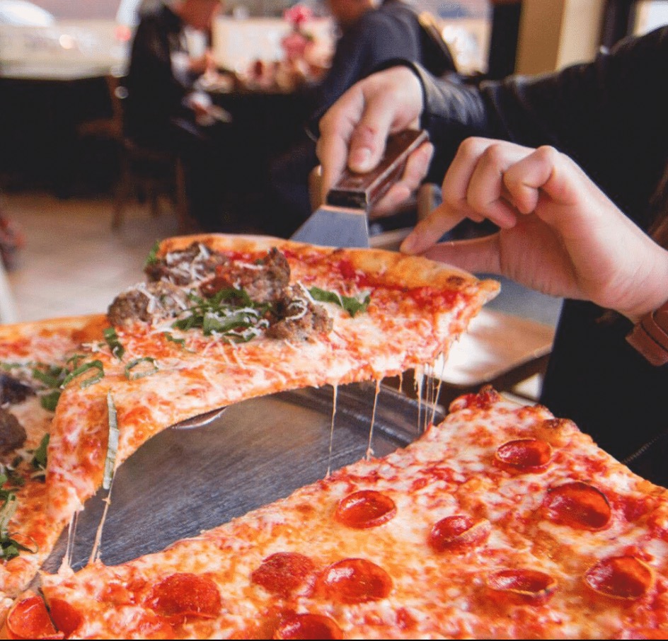 sajagempak.com - Tergoda Kelazatan Pizza, Lelaki Sempat Masak Pizza Di Restoran Yang Dirompaknya