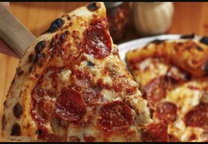 sajagempak.com - Tergoda Kelazatan Pizza, Lelaki Sempat Masak Pizza Di Restoran Yang Dirompaknya