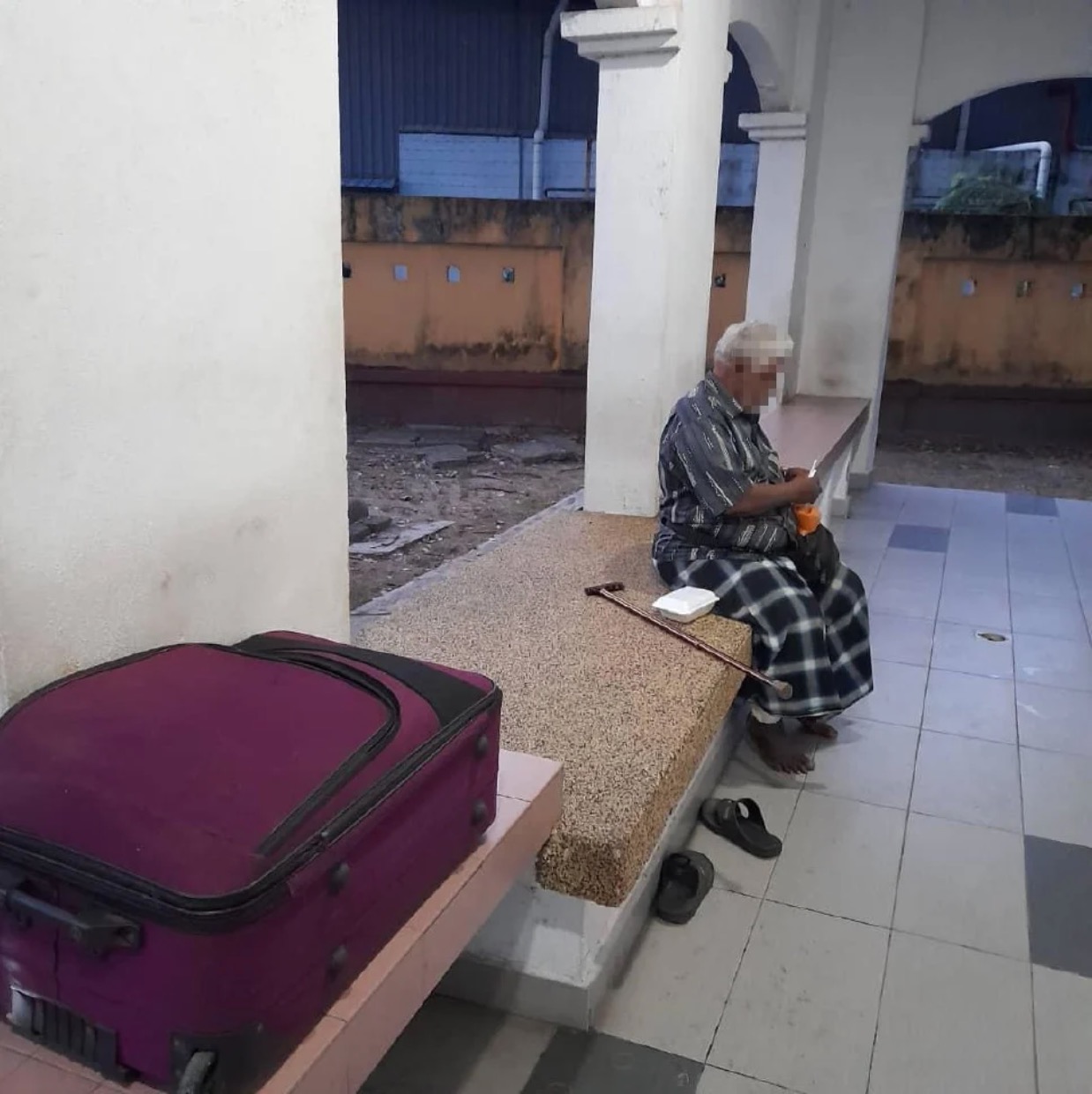 sajagempak.com - Konon Diajak Solat Berjemaah Di Surau, Warga Emas Ditinggalkan Seorang Diri Sakit Dan Kelaparan