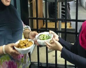 sajagempak.com - Seminggu Sampai 4 Kali, Wanita Rimas Jiran Kerapkali Hantar Makanan Ke Rumah