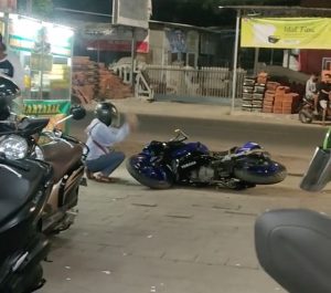 Geram Teman Lelaki Kantoi ‘Dating’ Perempuan Lain, Wanita Hancurkan Motosikal Teman Lelakinya