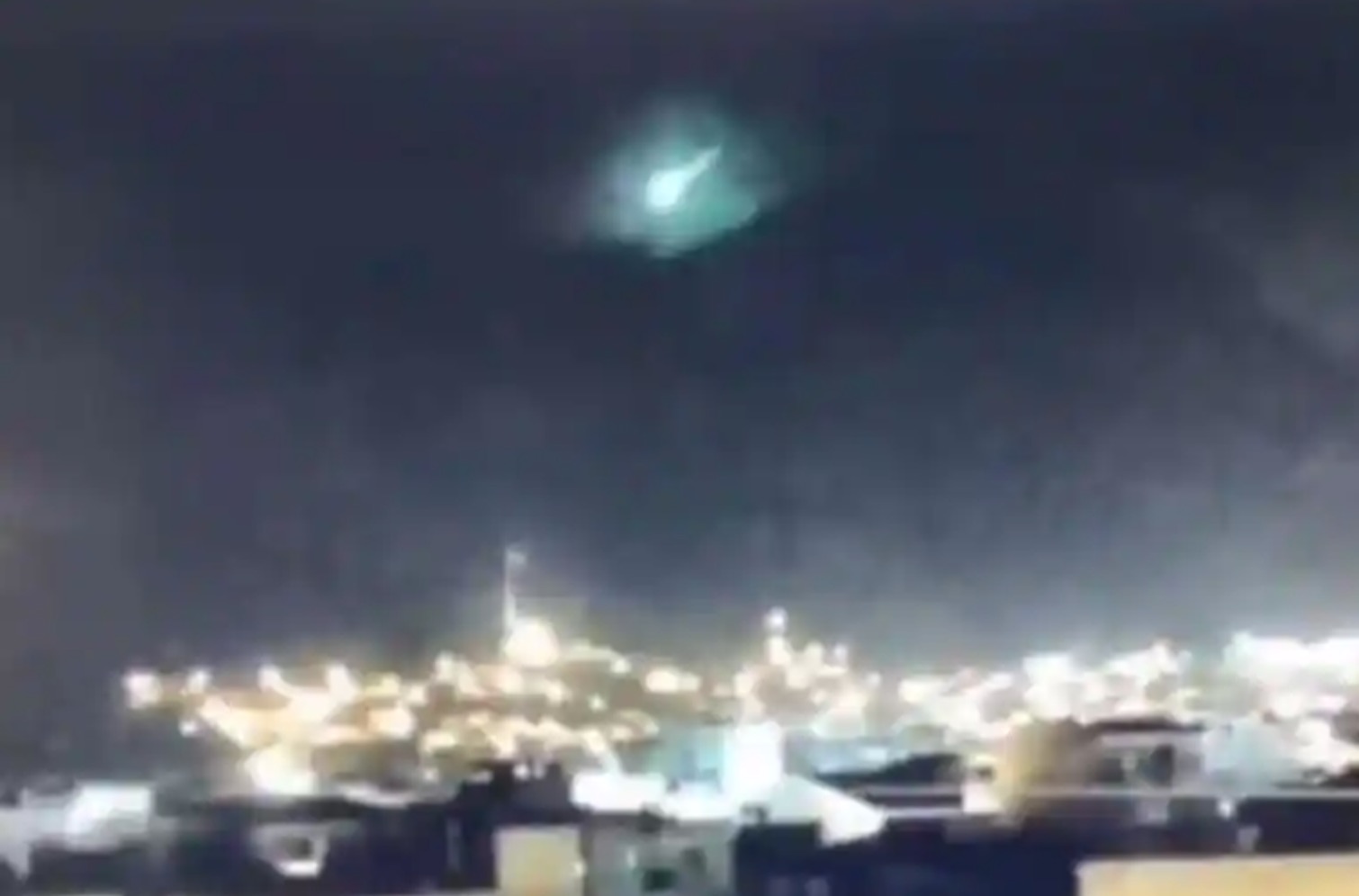 Misteri Objek Bercahaya Hijau Muncul Menerangi Ruang Langit Turki, Dikaitkan UFO Yang Mendarat - sajagempak.com
