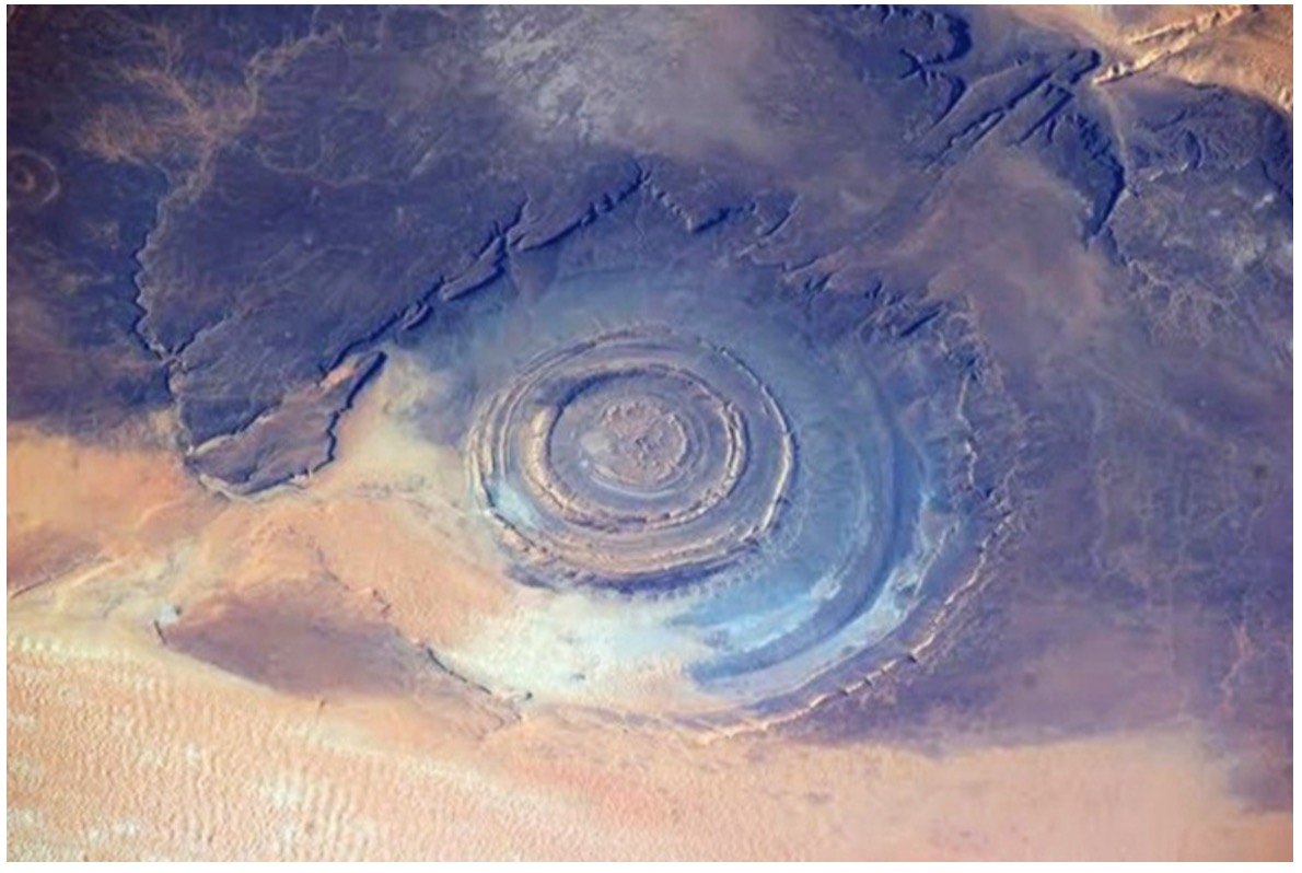 Misteri Fenomena Mata Sahara Di Tengah Gurun Pasir, Dikatakan Wujud Sejak 100 Juta Tahun Lalu - sajagempak.com