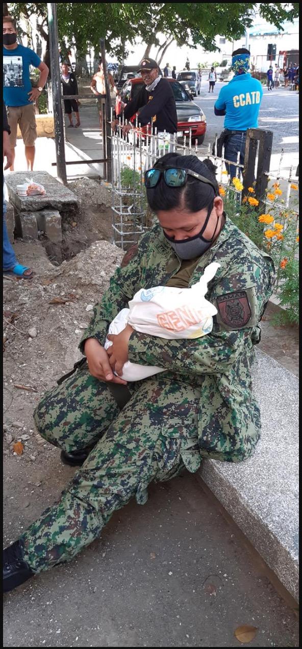 Ibu Baru Bersalin Dan Kurang Susu Badan, Askar Wanita Bantu Menyusukan Bayinya Yang Kelaparan Sebaik Keluar Hospital - sajagempak.com