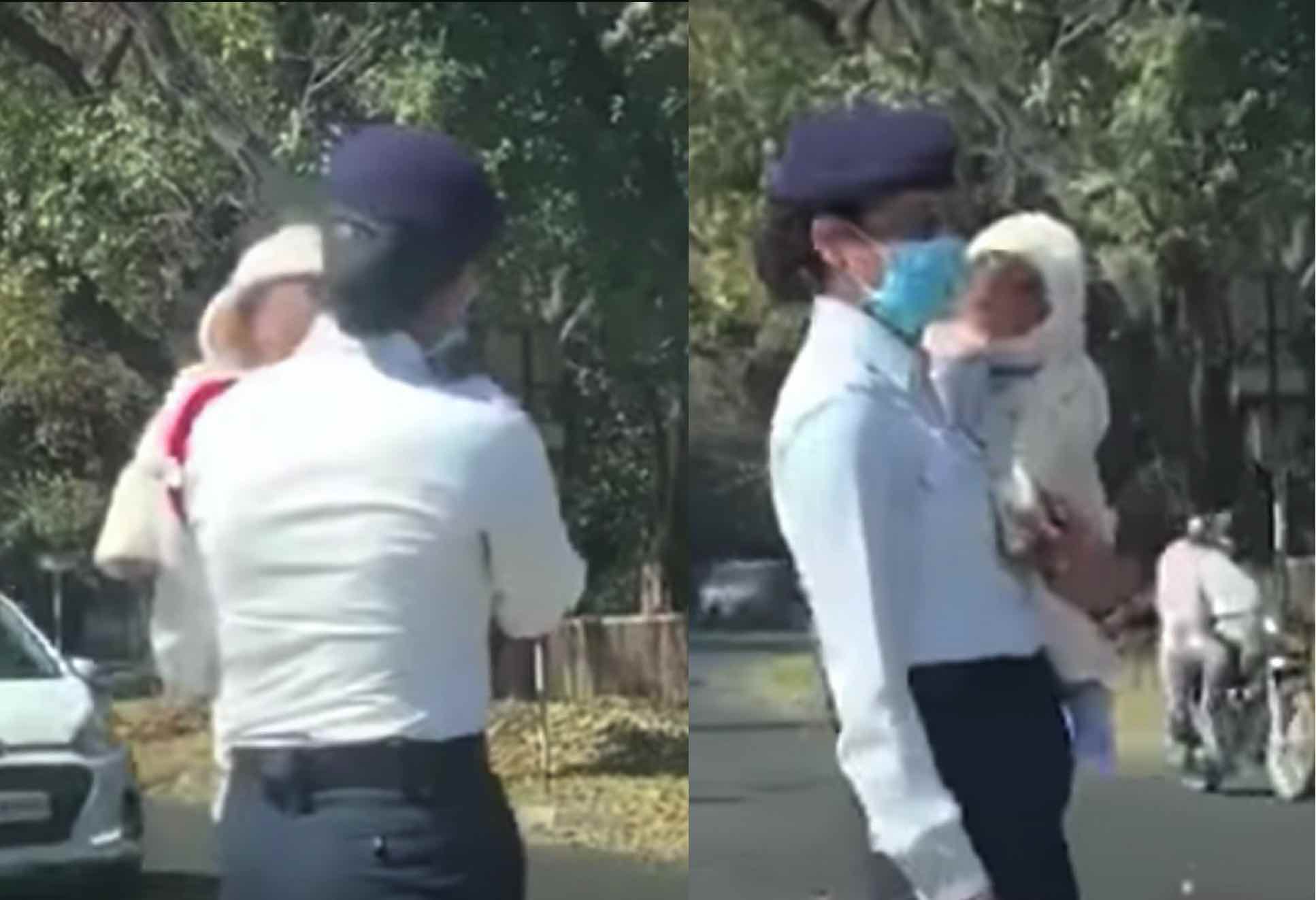 Polis Wanita Terpaksa Jaga Lalu Lintas Sambil Mendukung Anaknya Yang Masih Kecil