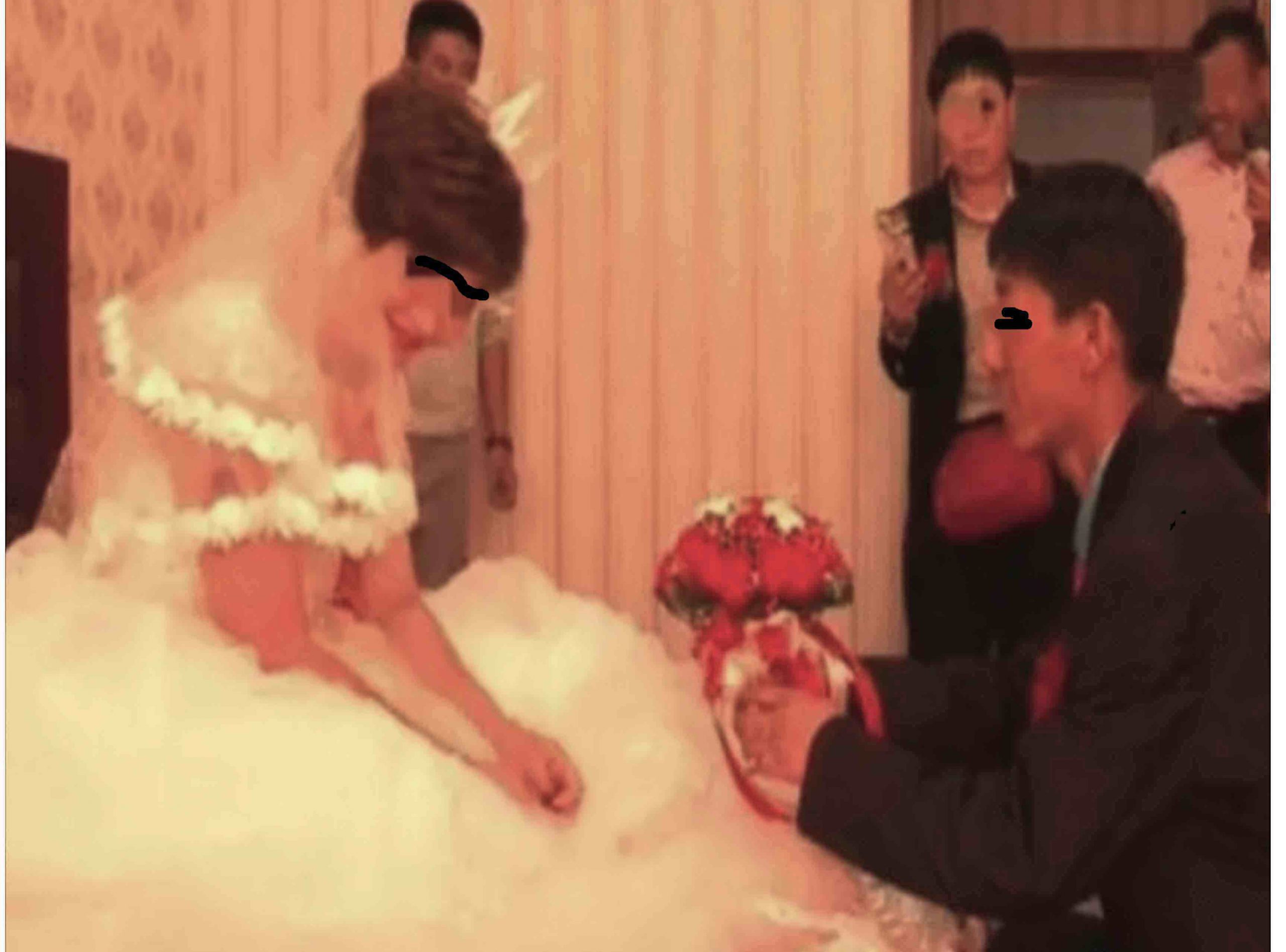 Tengok Video Pasangan Berkahwin, Lelaki Terkejut Mendapati Pengantin Wanita Dalam Video Itu Ialah Isterinya